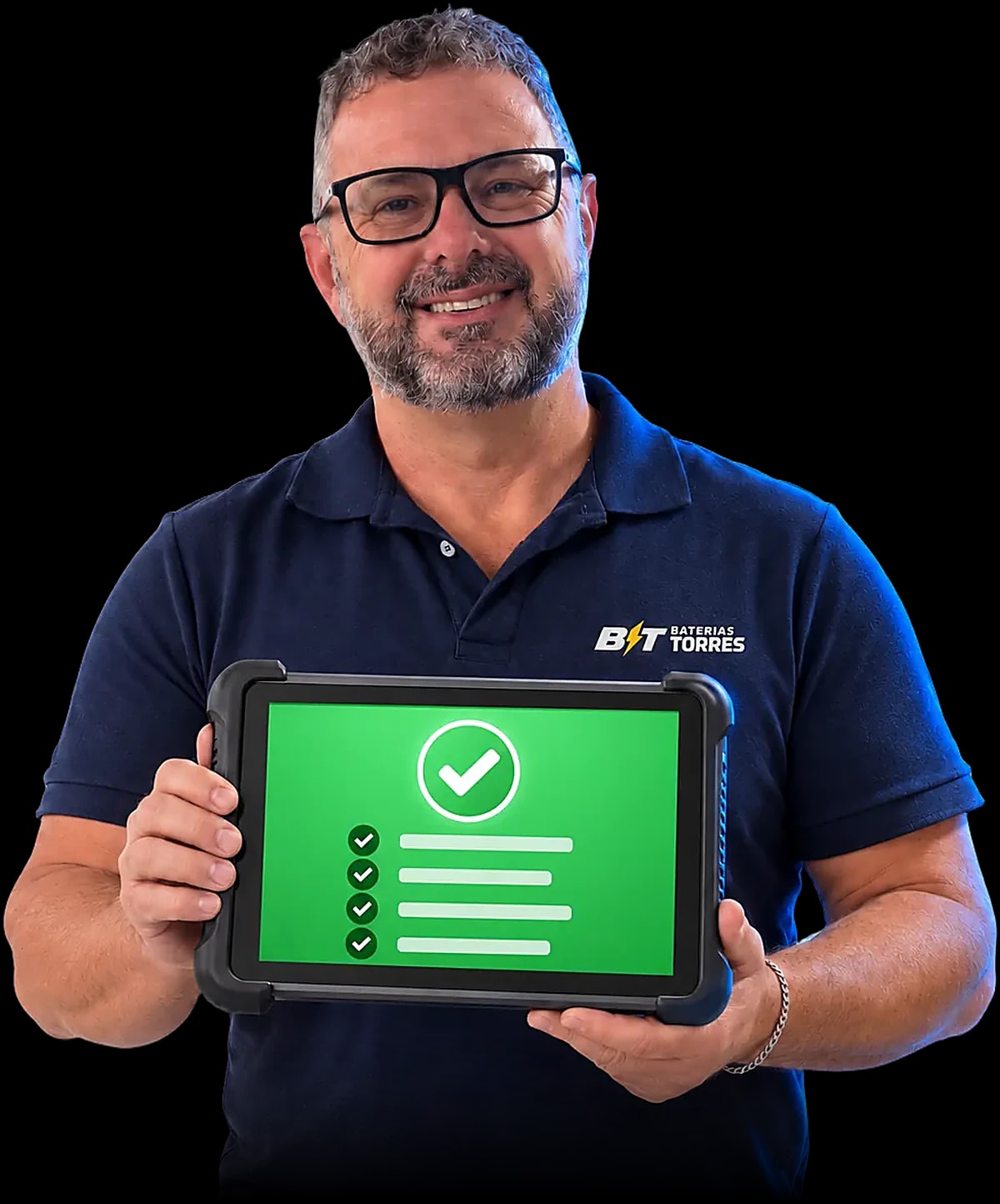 Dono da Baterias Torres com o scanner de diagnóstico automotivo